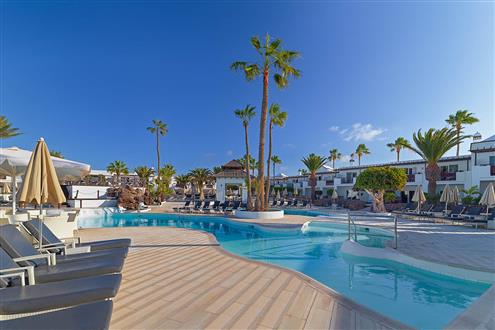 Hotel and swimming pool general view