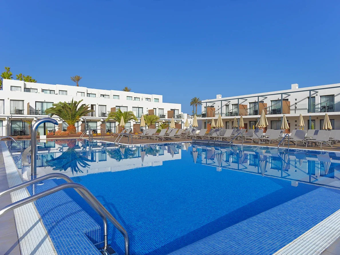 Hotel and swimming pool general view
